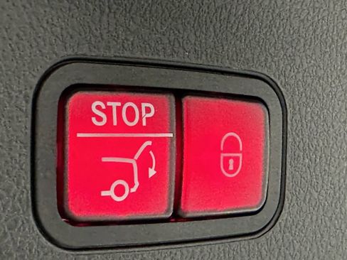 Certified 2025 Mercedes-Benz GLE 350 4MATIC w/ AMG Line Exterior image 22