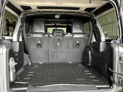 Used 2018 Jeep Wrangler Unlimited Sahara w/ Uconnect 4C Nav & Sound Group AWD/4WD image 36