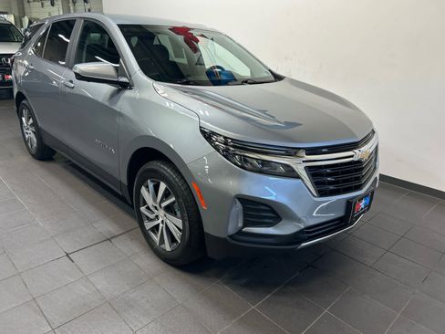 Used 2023 Chevrolet Equinox LT AWD/4WD image 2