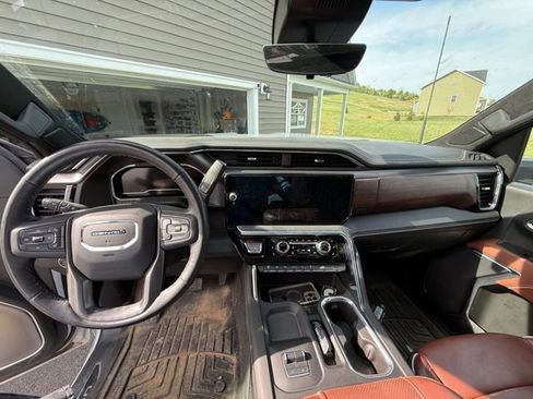 Used 2025 GMC Sierra 2500 Denali Ultimate image 3
