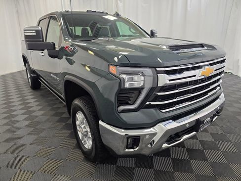 Used 2025 Chevrolet Silverado 3500 LTZ w/ LTZ Convenience Package image 9