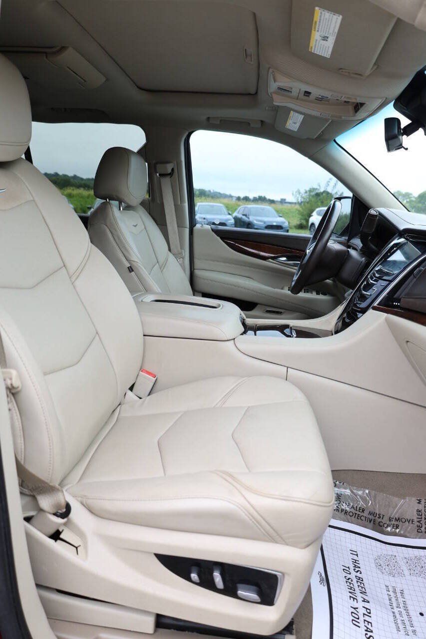 Used 2017 Cadillac Escalade Premium Luxury AWD/4WD image 15