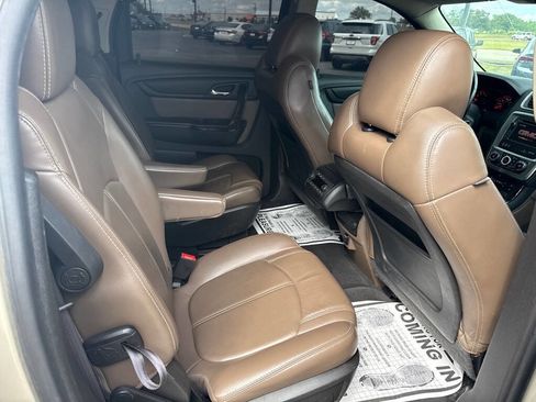 Used 2014 GMC Acadia SLT image 18