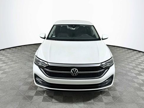 Used 2023 Volkswagen Jetta SE FWD image 2