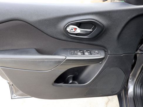 Used 2016 Jeep Cherokee Latitude w/ Comfort & Sound Group image 30