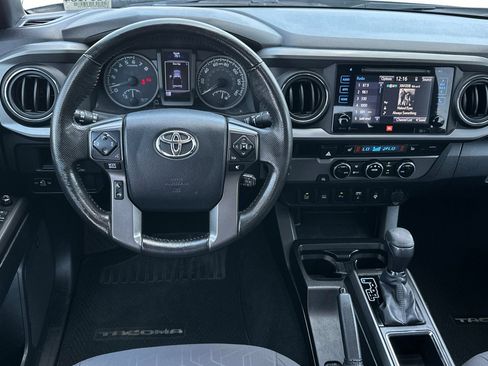 Used 2016 Toyota Tacoma TRD Sport image 13