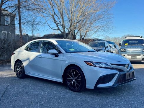 Used 2023 Toyota Camry SE image 8