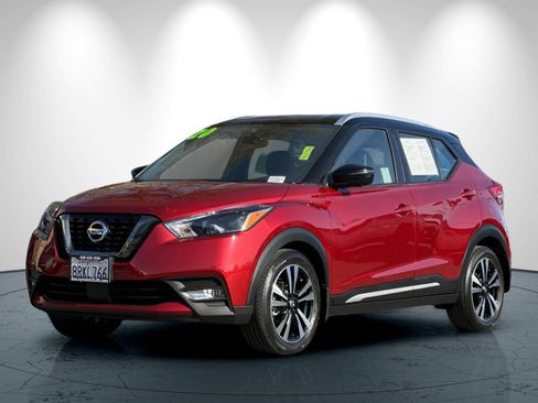 Used 2020 Nissan Kicks SR w/ SR Premium Package FWD image 8