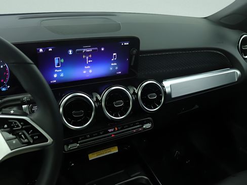 Certified 2026 Mercedes-Benz GLB 250 image 9
