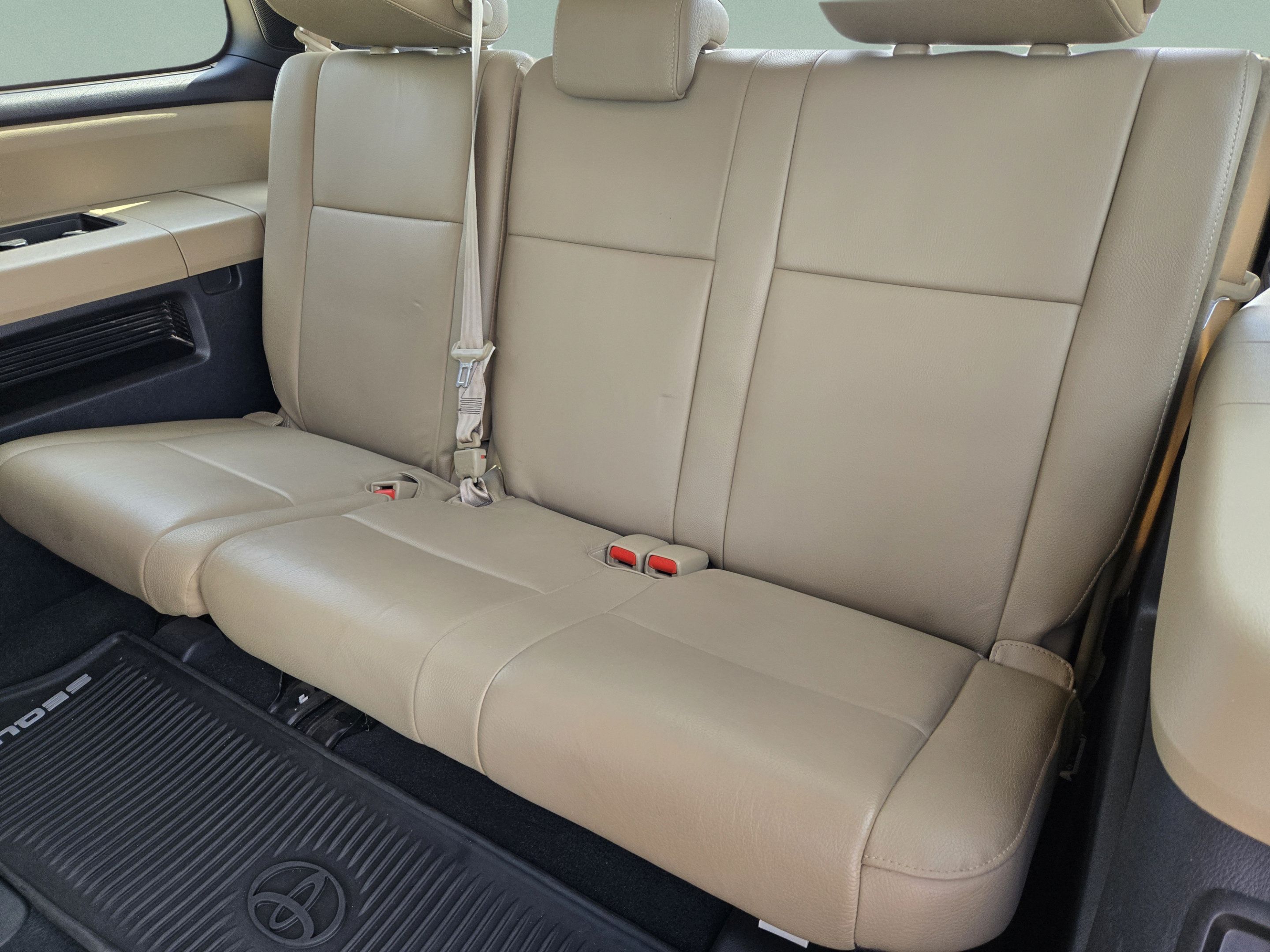 Used 2020 Toyota Sequoia Limited w/ Safety & Convenience Package AWD/4WD image 31