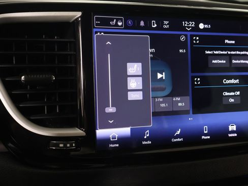 Used 2022 Chrysler Pacifica Touring-L FWD image 8