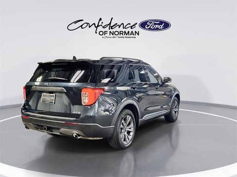 Used 2022 Ford Explorer XLT w/ Equipment Group 202A image 8