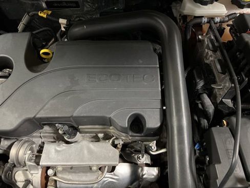 Used 2024 GMC Terrain SLT image 20