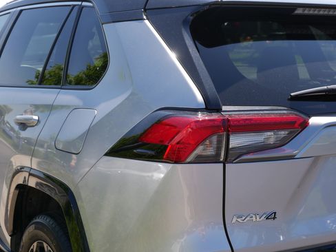 Used 2023 Toyota RAV4 XSE AWD/4WD image 17