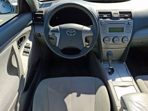 Used 2011 Toyota Camry LE FWD image 12
