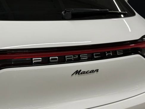 Certified 2026 Porsche Macan AWD/4WD image 13