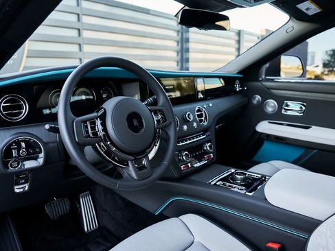 Used 2025 Rolls-Royce Ghost image 2