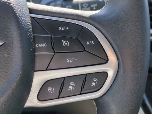 Used 2023 Chrysler Pacifica Touring-L FWD image 20