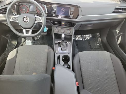 Used 2021 Volkswagen Jetta SE FWD image 9