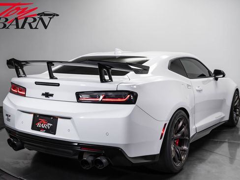 Used 2018 Chevrolet Camaro ZL1 RWD image 14