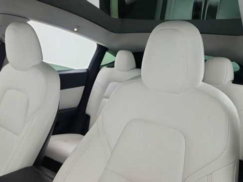 Used 2021 Tesla Model Y Long Range image 32