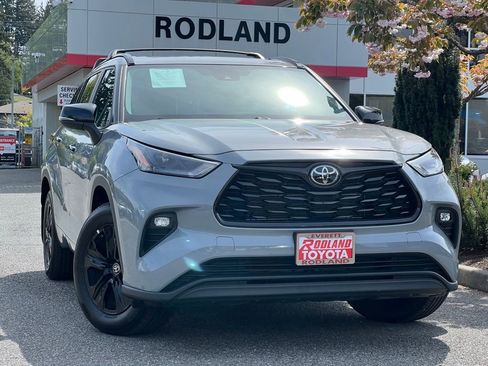 Certified 2025 Toyota Highlander XLE AWD/4WD image 1