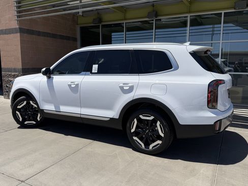 Used 2025 Kia Telluride EX w/ EX Captain's Chair Package FWD image 5