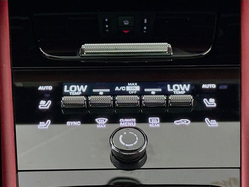 Used 2024 Porsche Cayenne Coupe image 14