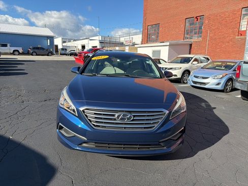Used 2017 Hyundai Sonata SE image 2