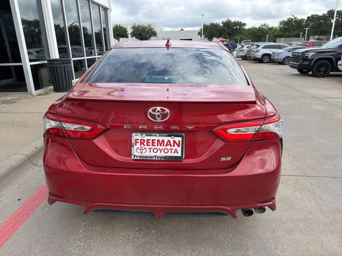 Used 2019 Toyota Camry SE w/ Convenience Package FWD image 9