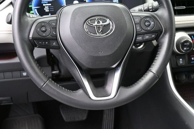 Used 2025 Toyota RAV4 Limited AWD/4WD image 8