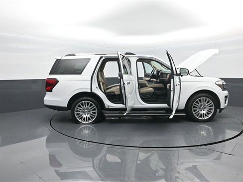 Certified 2023 Ford Expedition Limited image 33
