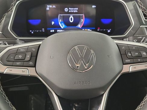 Used 2022 Volkswagen Tiguan SE AWD/4WD image 12