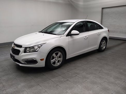 Used 2016 Chevrolet Cruze LT FWD image 2