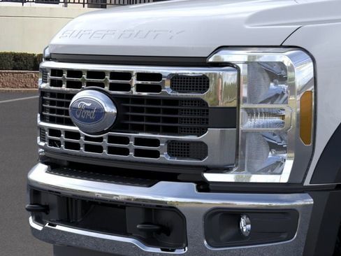 New 2025 Ford F550 4x4 Crew Cab image 17