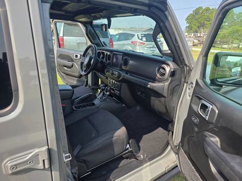 Used 2023 Jeep Wrangler Unlimited w/ Sun & Screen Package AWD/4WD image 37