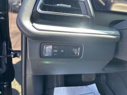 New 2026 Chevrolet Traverse LT w/ Sun and Wheel Package FWD image 18
