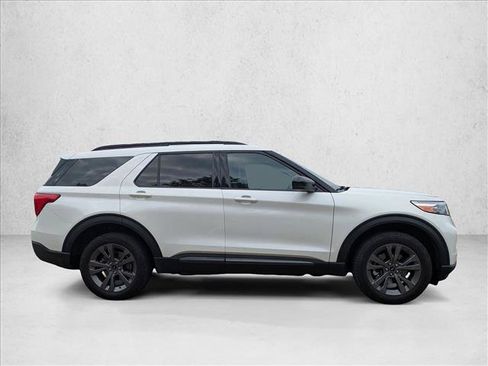 Used 2024 Ford Explorer XLT w/ Equipment Group 202A AWD/4WD image 4