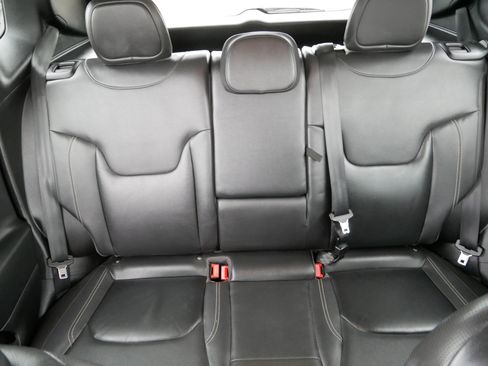 Used 2016 Jeep Renegade Limited image 13