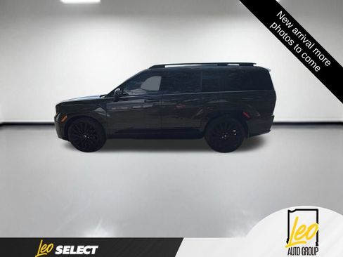 Used 2025 Hyundai Santa Fe Calligraphy AWD/4WD image 2