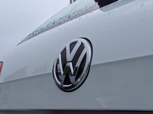 Used 2017 Volkswagen Golf S image 26