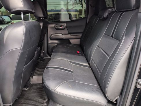 Used 2023 Toyota Tacoma TRD Sport w/ Black Out Package (TMS) image 25