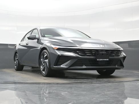 Used 2025 Hyundai Elantra Limited FWD image 33