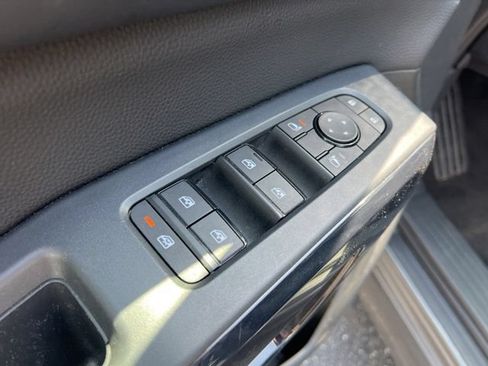 Used 2025 Nissan Pathfinder SV AWD/4WD image 26