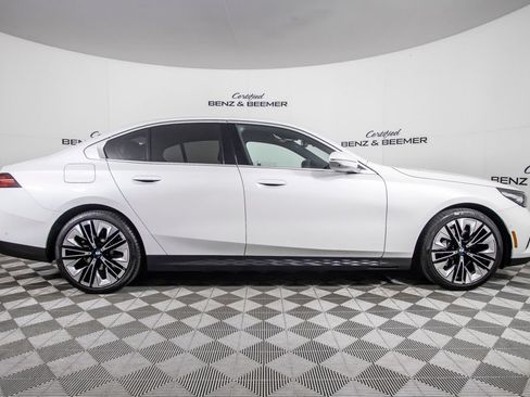 Used 2024 BMW 530i w/ Premium Package RWD image 3