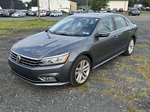 Used 2018 Volkswagen Passat 2.0T SE FWD image 4