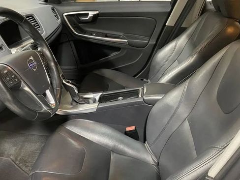 Used 2018 Volvo S60 T5 Inscription image 16