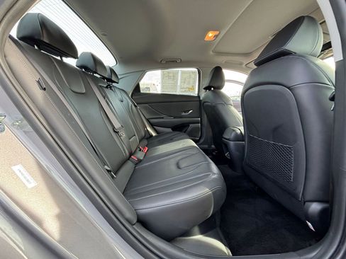 Used 2025 Hyundai Elantra Limited image 25