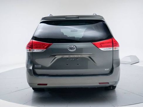 Used 2014 Toyota Sienna XLE FWD image 4