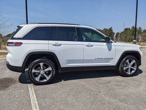 New 2026 Jeep Grand Cherokee Limited RWD image 23